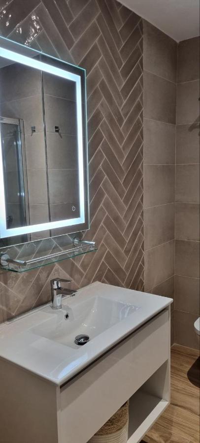 Ch La Petite Maison - Boutique - Guest house Madrid